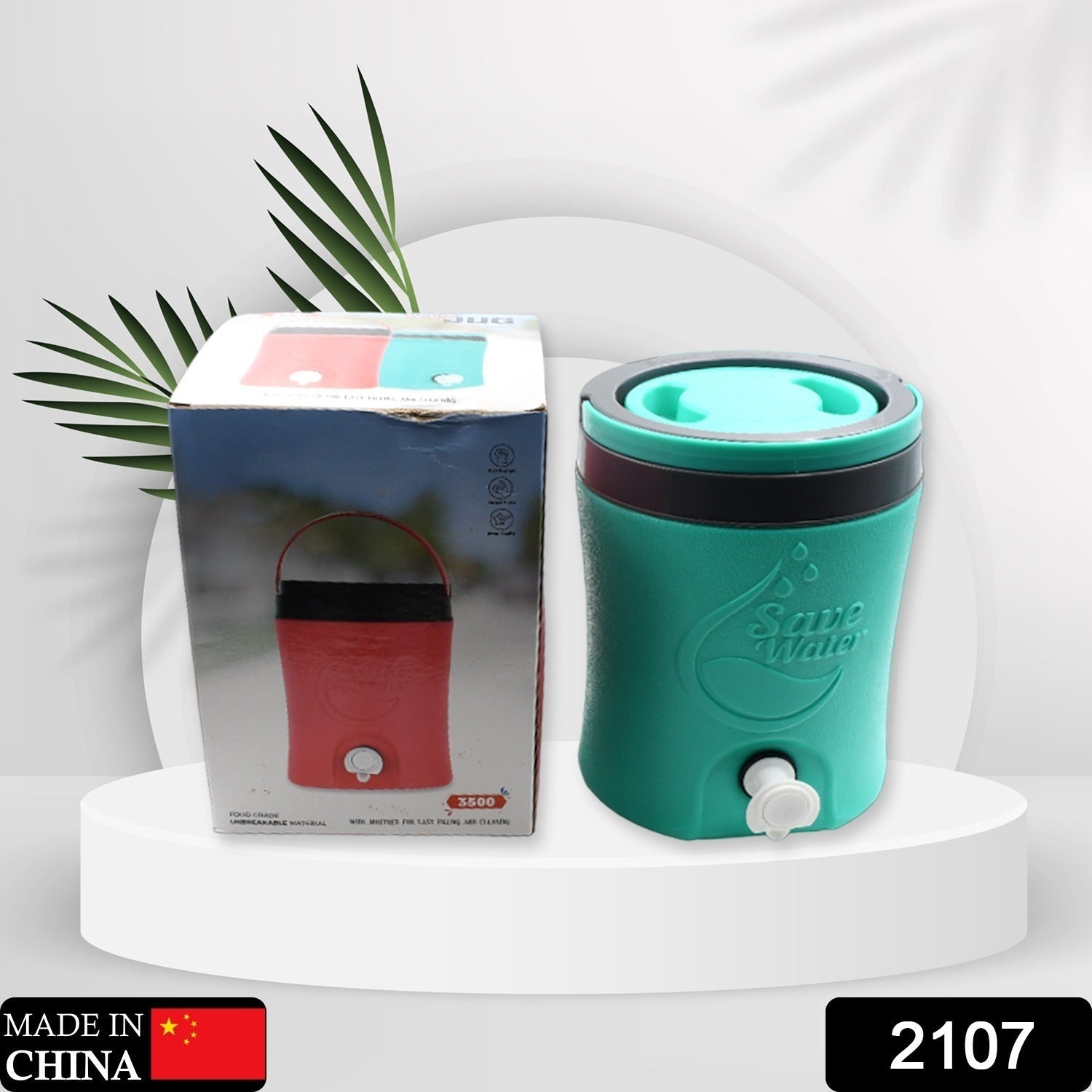 Insulated water jug with tap, 3.5 liters capacity Insulated water jug with tap, 3.5 liters capacity